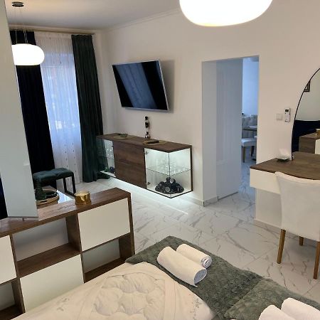 La Luna Premium Deluxe Apartment With Free Jacuzzi, Bikes & Covered Parking Nasice Экстерьер фото