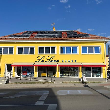 La Luna Premium Deluxe Apartment With Free Jacuzzi, Bikes & Covered Parking Nasice Экстерьер фото