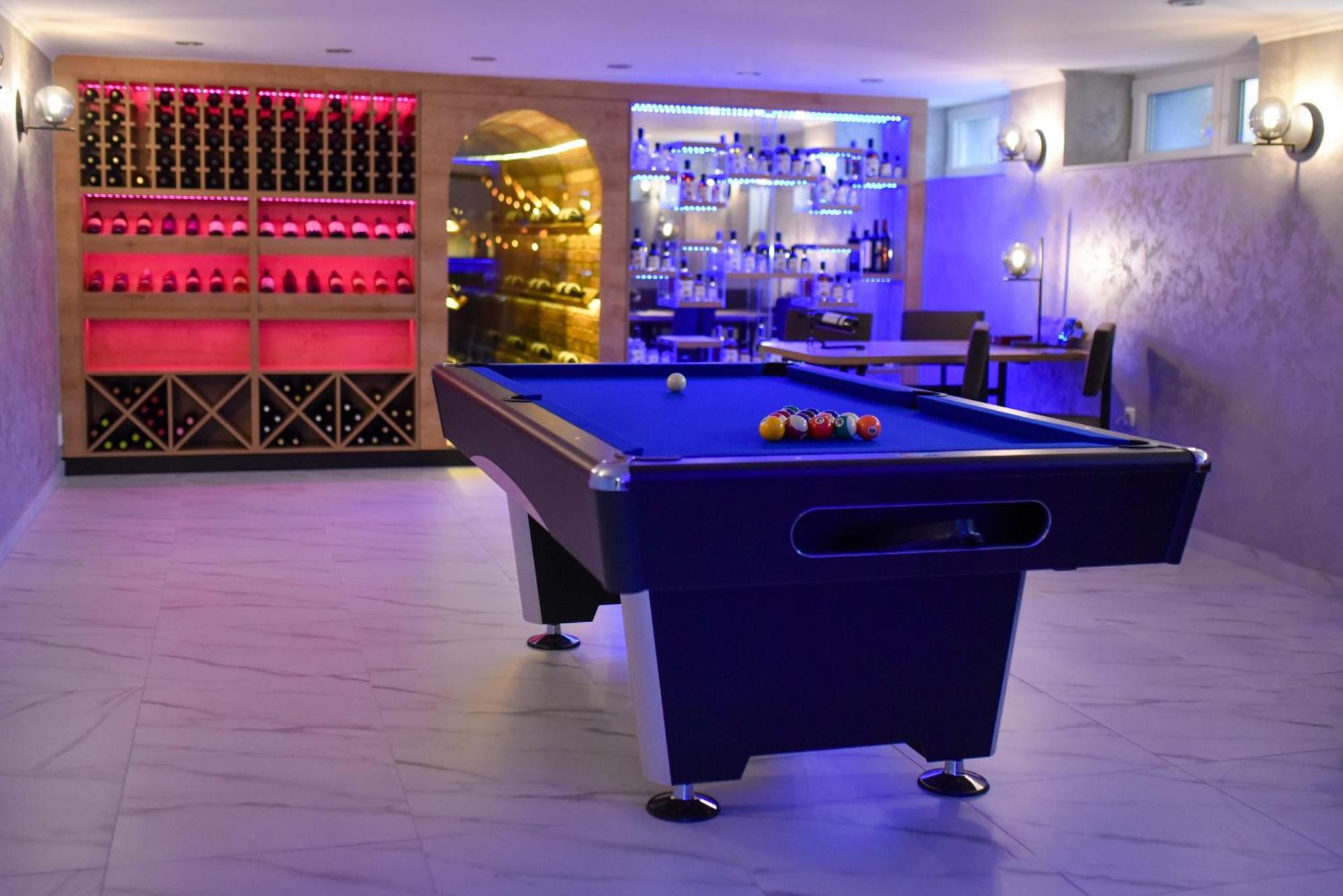 La Luna Premium Deluxe Apartment With Free Jacuzzi, Bikes & Covered Parking Nasice Экстерьер фото